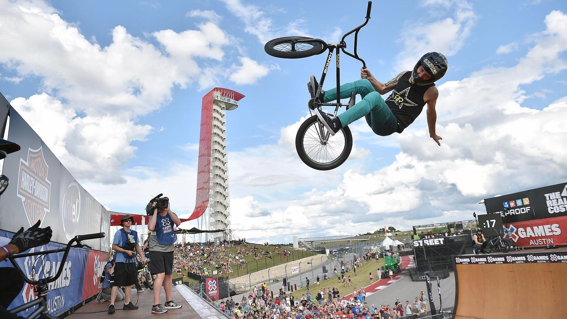 Simon Tabron wins Silver at 2016 Austin X Games: BMX Vert