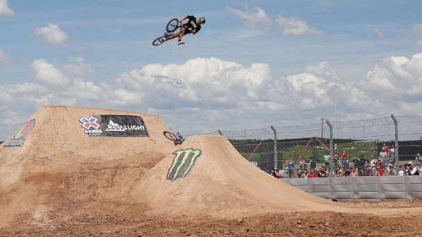 2016 Austin X Games BMX Dirt Final - 1st Place – GOLD - Kevin Peraza 2016 Austin X Games BMX Dirt Final - 1st Place – GOLD - Kevin Peraza